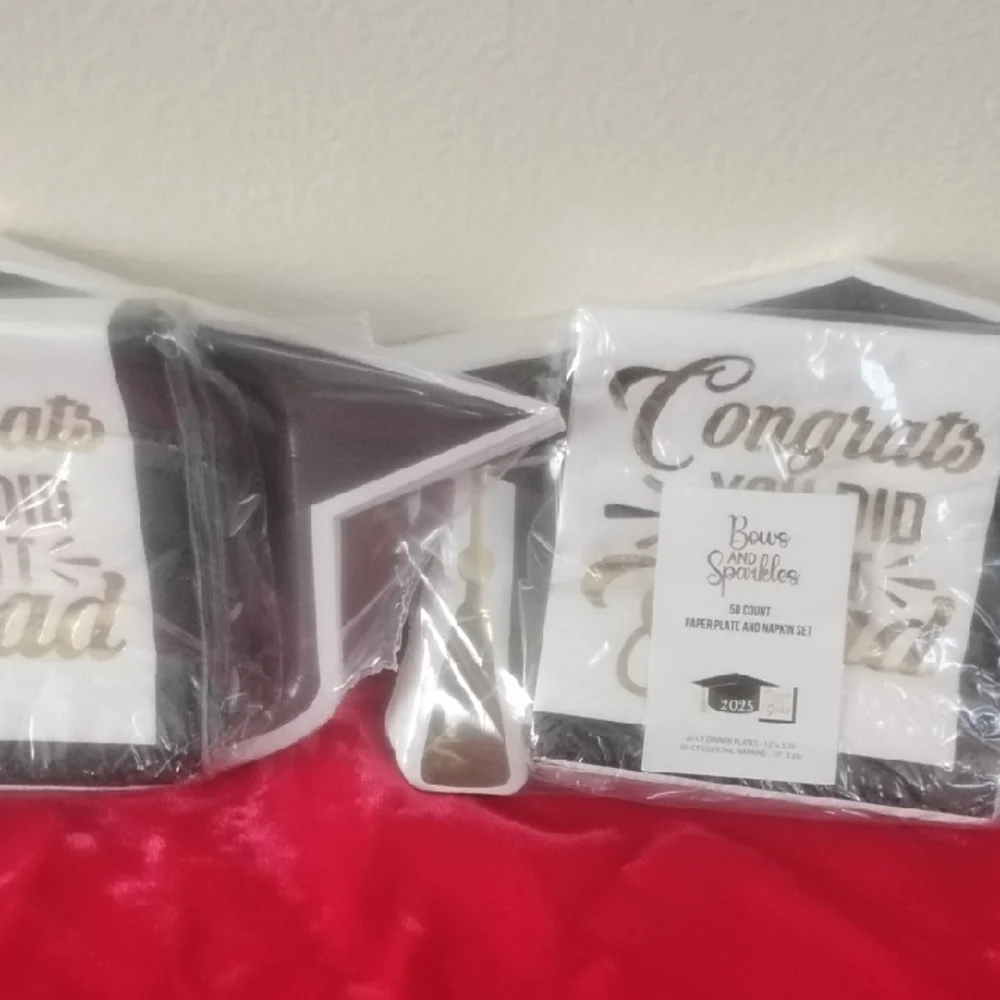 D-NWT Bows and Sparkles 'Congrats Grad' Black and Gold Disposable Napkin & Plate